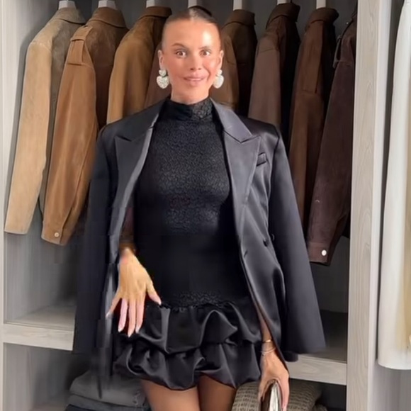 NWT ZARA 2pc set VIRAL SATIN BLAZER size XS , S and M
🚨firm price no discount - Picture 6 of 16